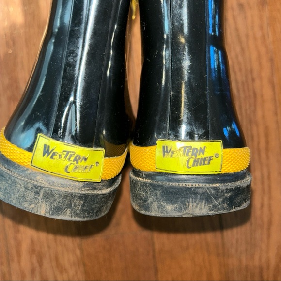 Western Chief Kids Rain Boots - Black and Yellow size 4 - Picture 7 of 7